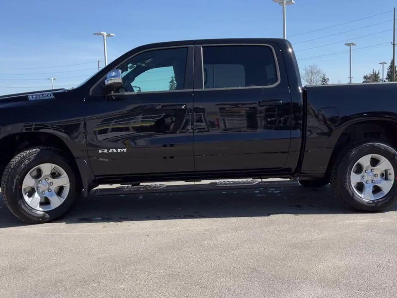 2021 Ram 1500 Big Horn-3