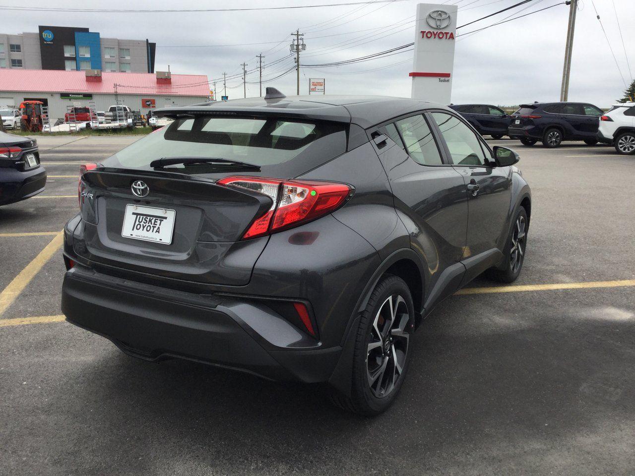 2021 Toyota CH-R XLE Premium-2