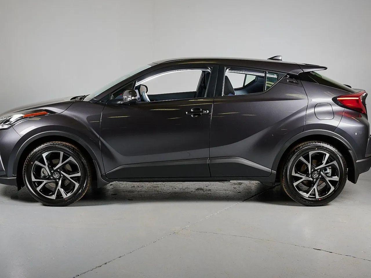 2021 Toyota CH-R XLE Premium-2