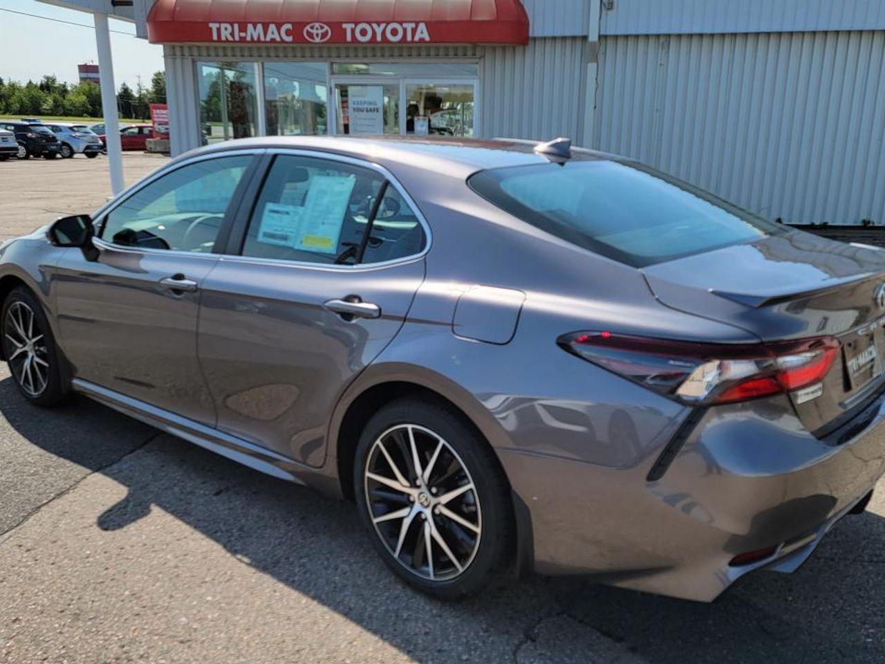 2021 Toyota Camry SE-2