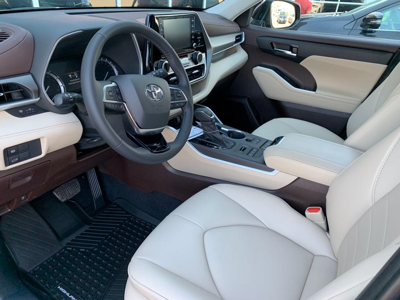 2021 Toyota Highlander XLE-2