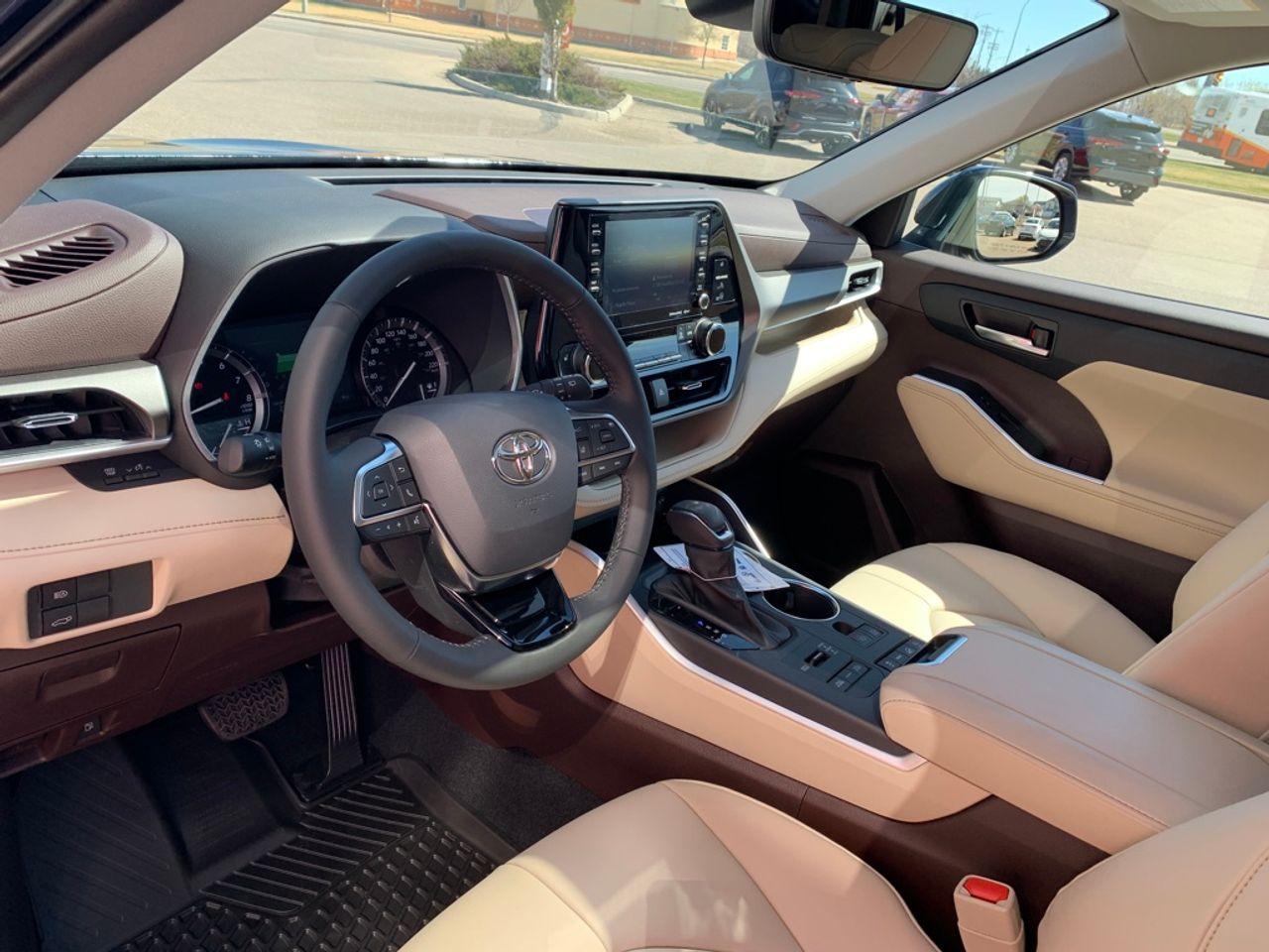 2021 Toyota Highlander XLE-2