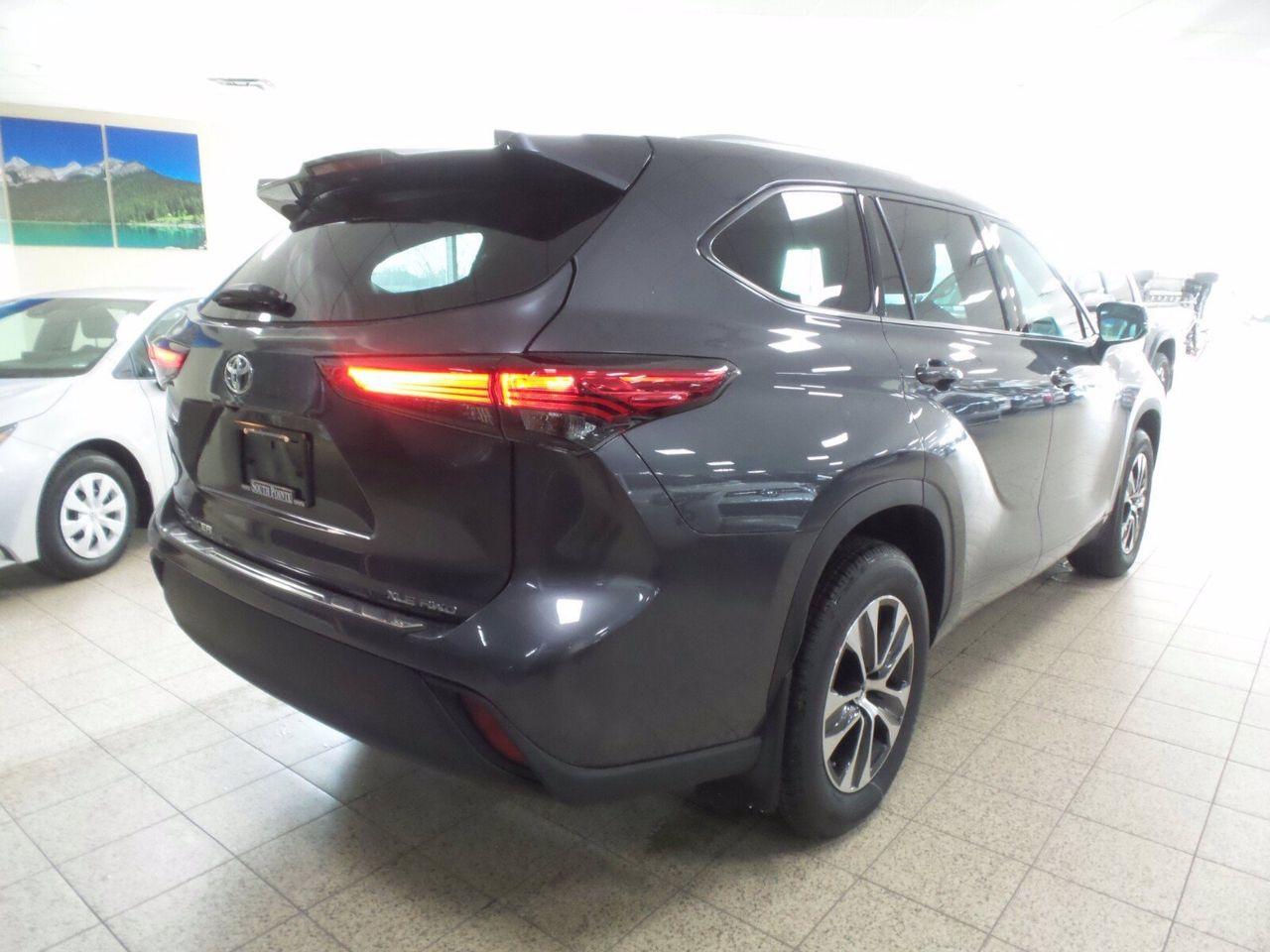 2021 Toyota Highlander XLE-3