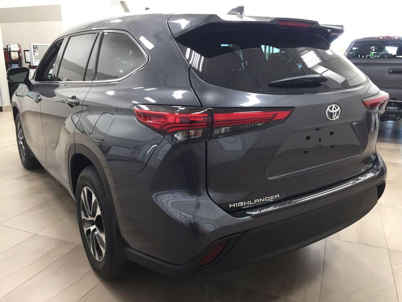 2021 Toyota Highlander XLE-4