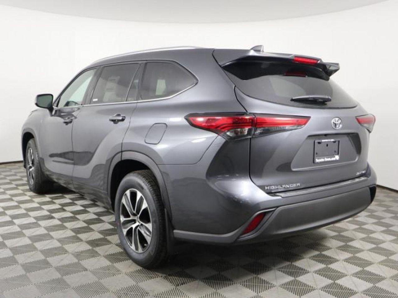 2021 Toyota Highlander XLE-4