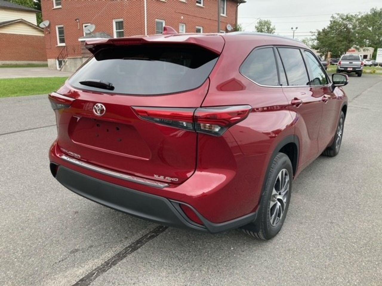 2021 Toyota Highlander XLE-3