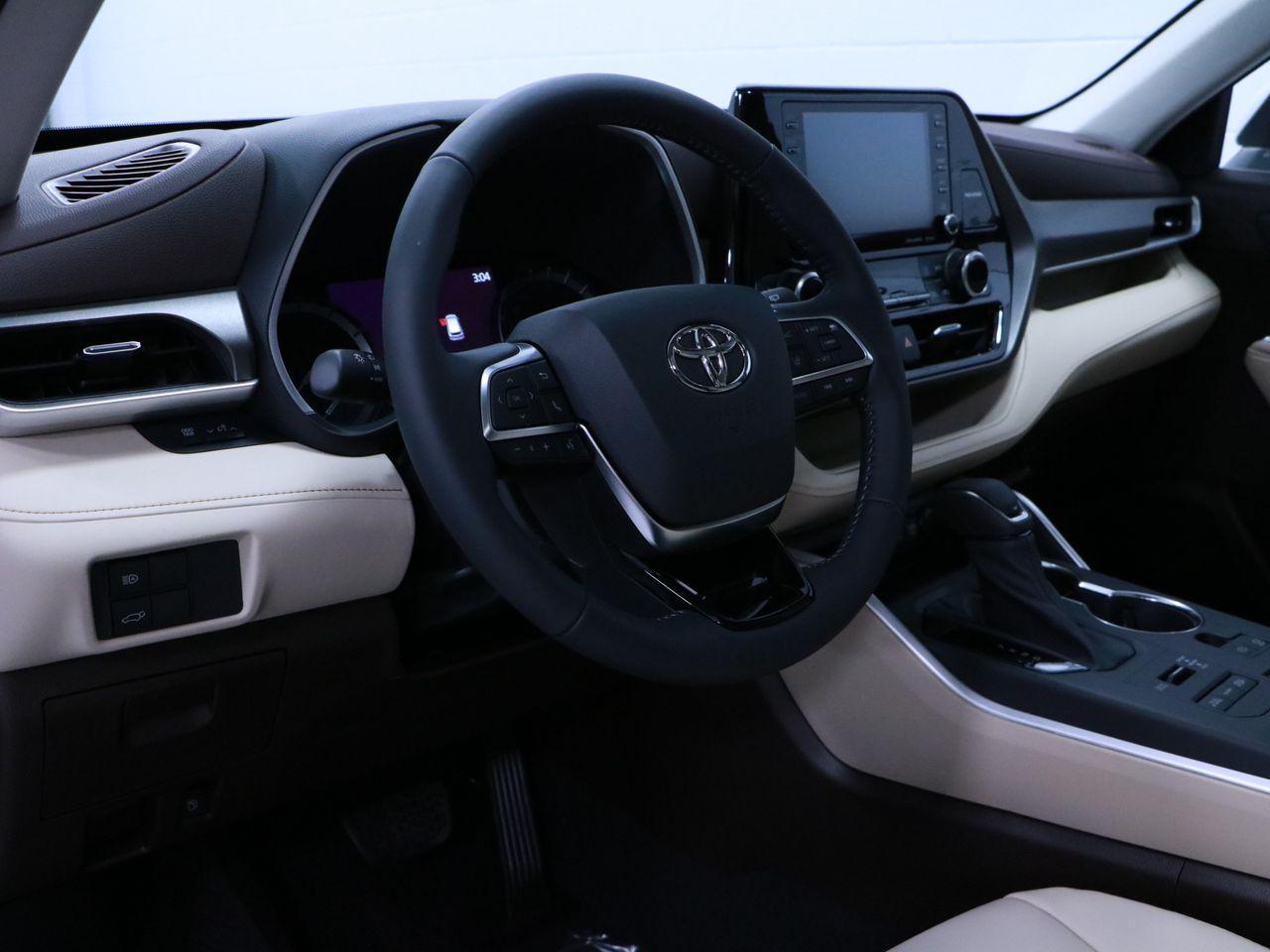 2021 Toyota Highlander XLE-2
