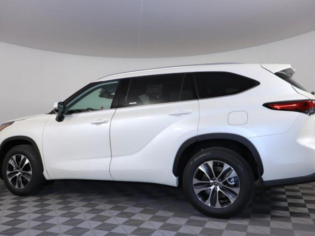 2021 Toyota Highlander XLE-3