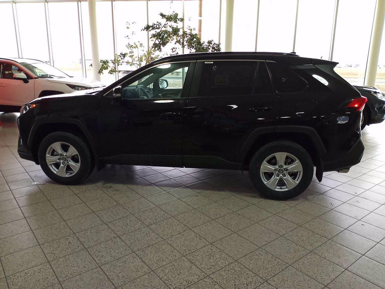 2021 Toyota RAV4 XLE-4