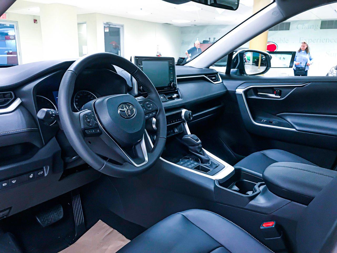 2021 Toyota RAV4 XLE-2