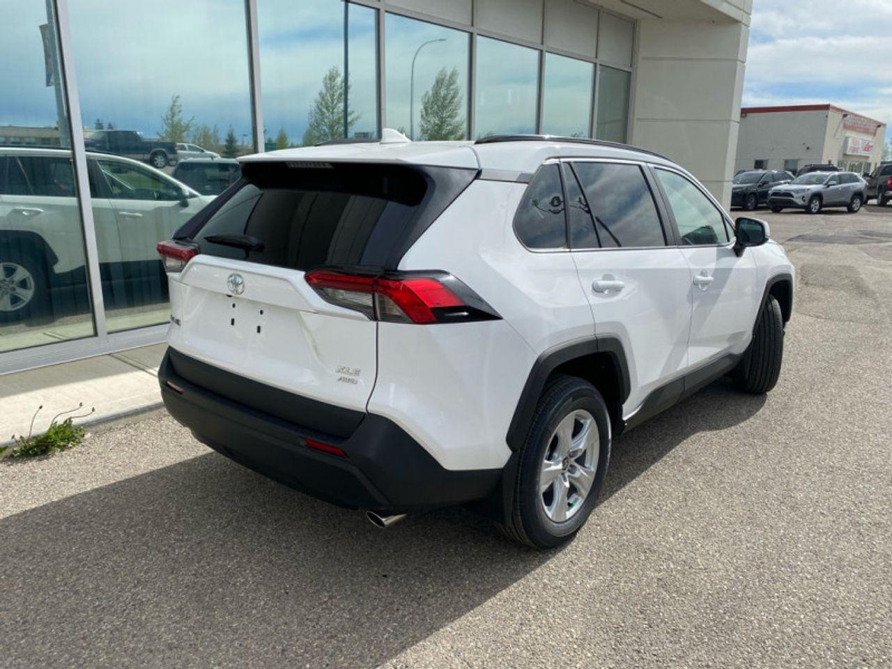 2021 Toyota RAV4 XLE-2