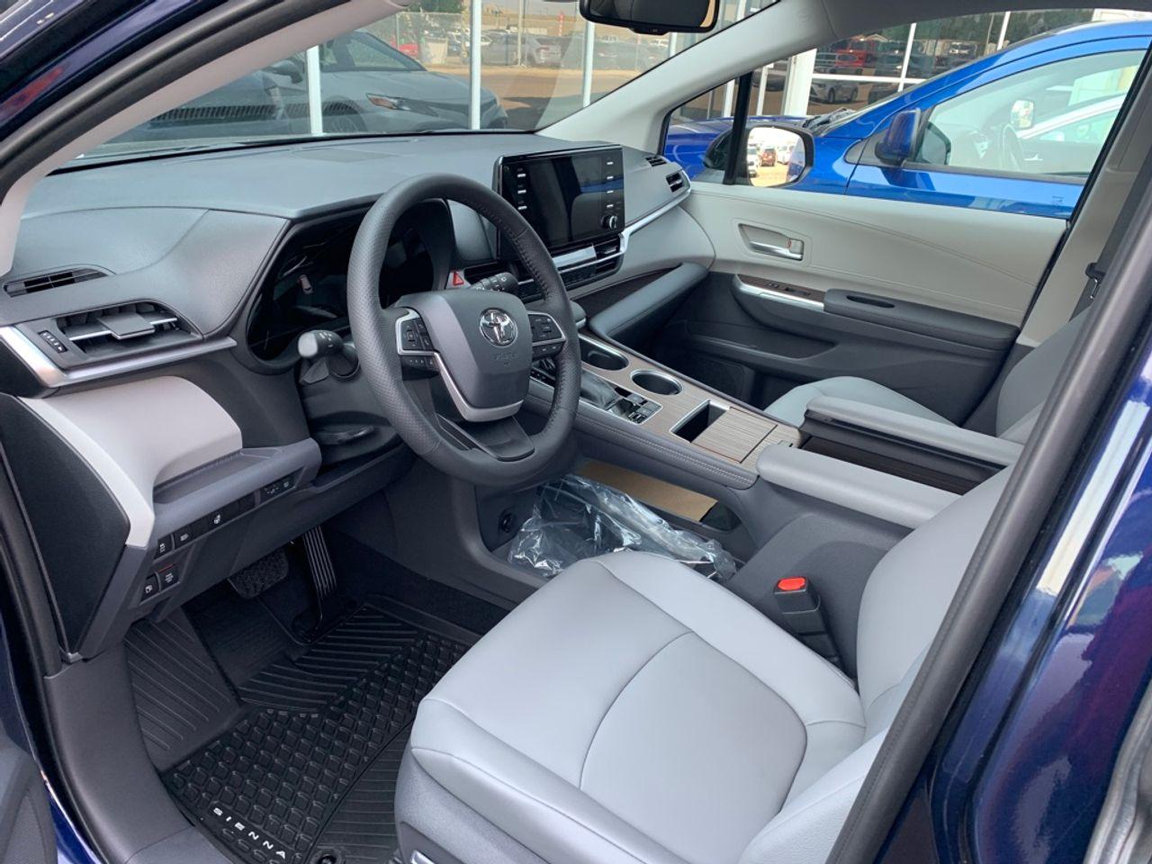 2021 Toyota Sienna XLE-2