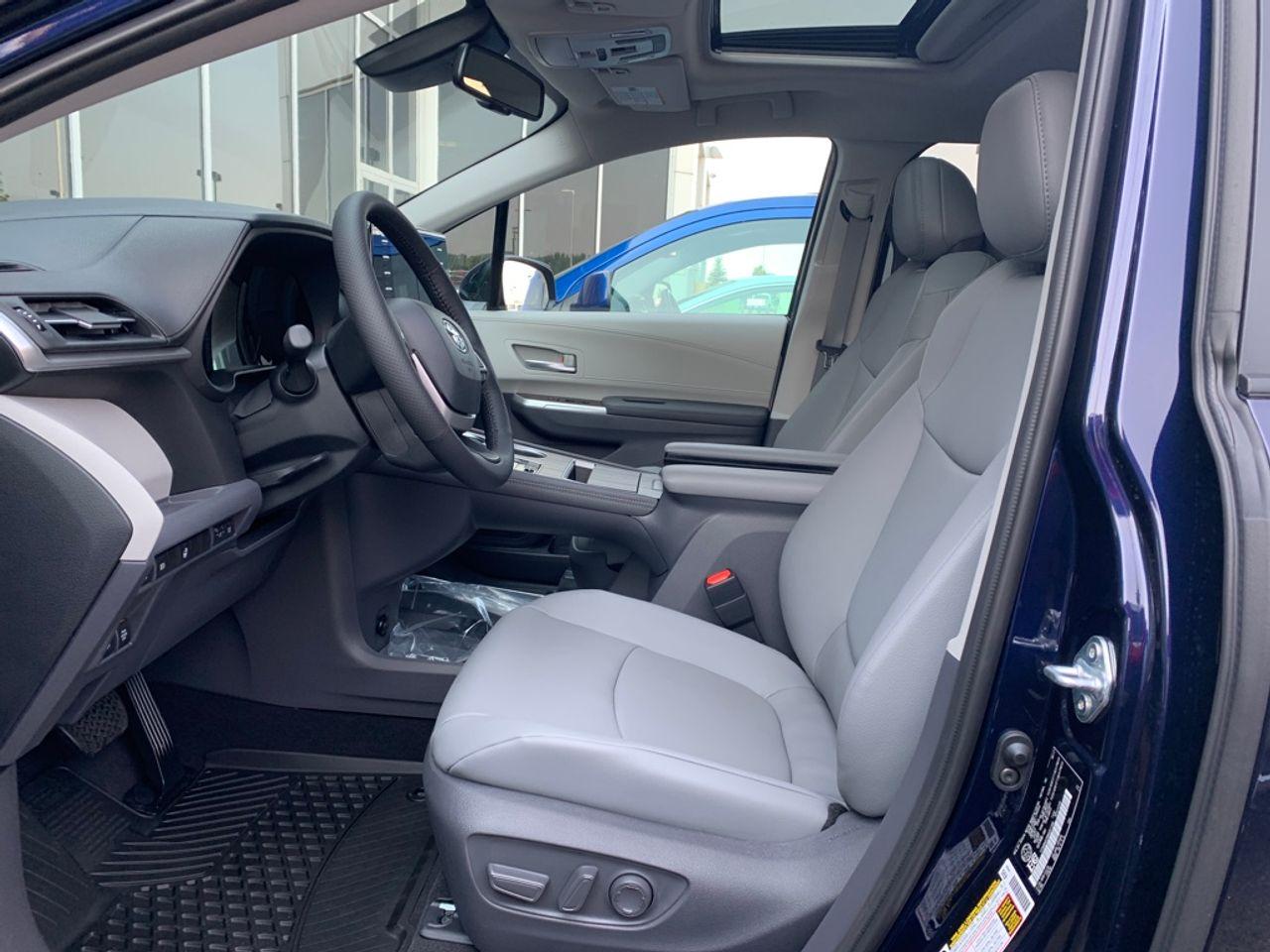 2021 Toyota Sienna XLE-3