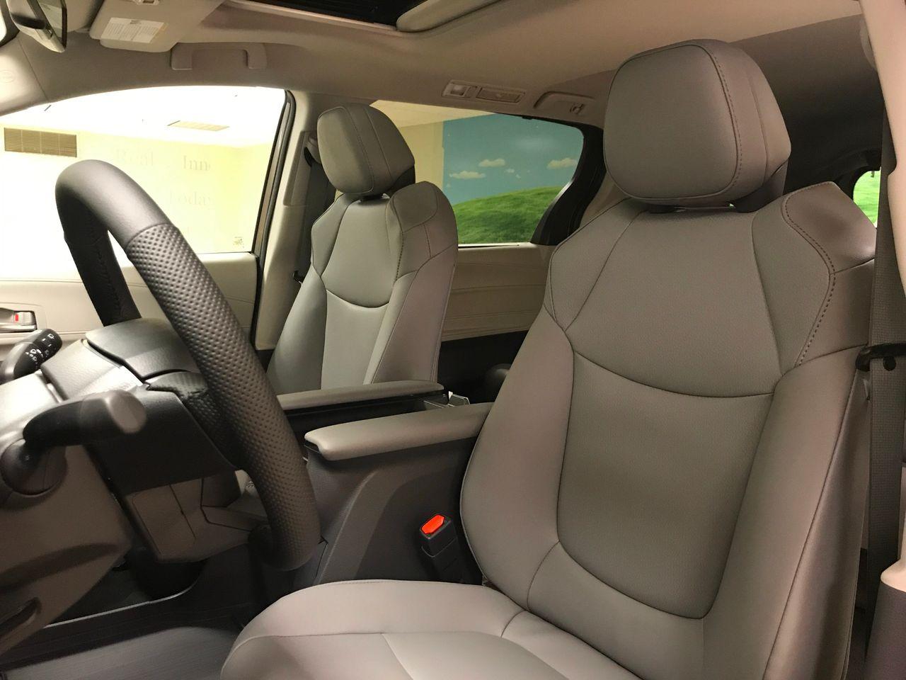 2021 Toyota Sienna XLE-2