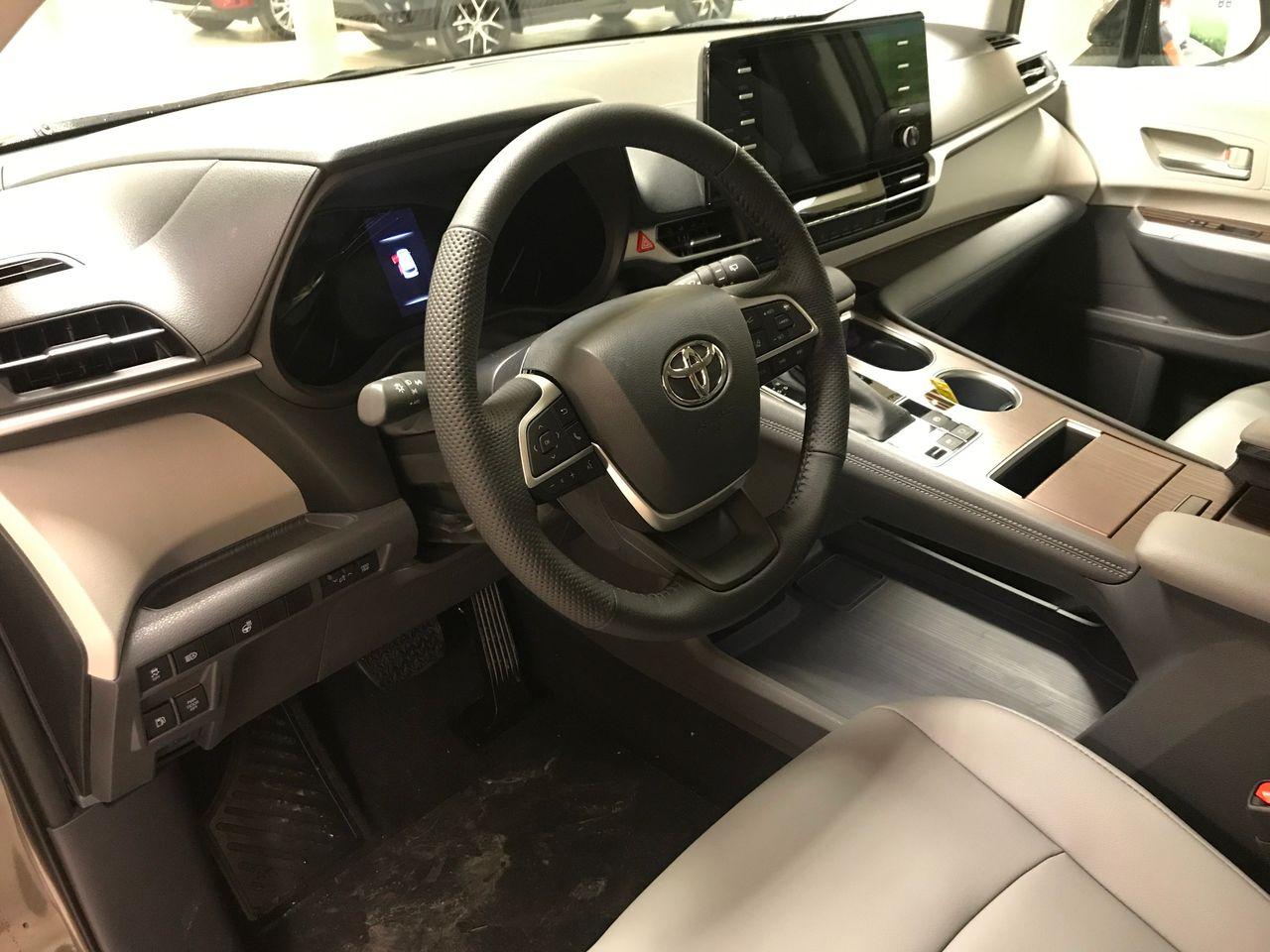 2021 Toyota Sienna XLE-3
