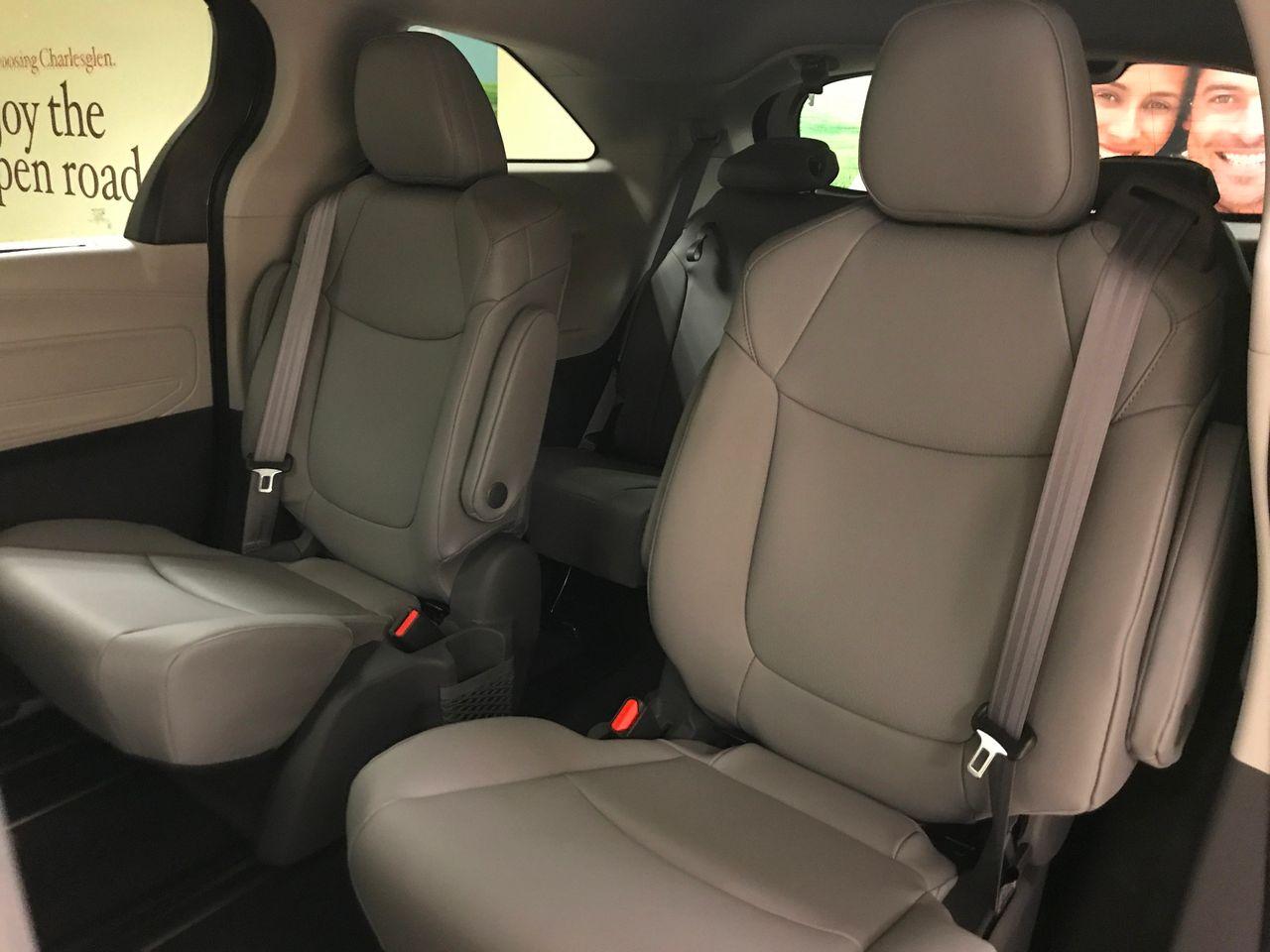 2021 Toyota Sienna XLE-4