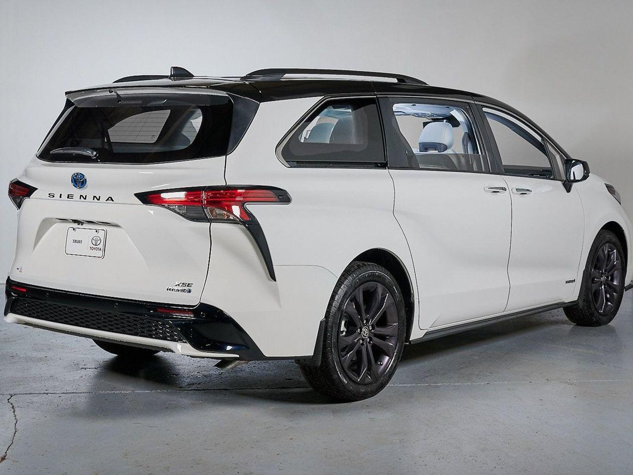 2021 Toyota Sienna XSE-3