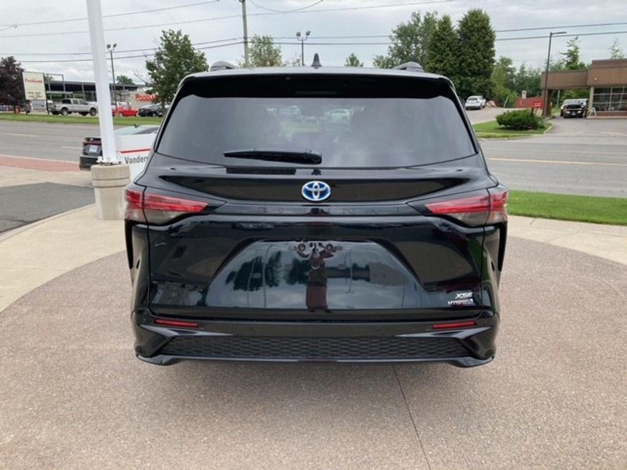 2021 Toyota Sienna XSE-4
