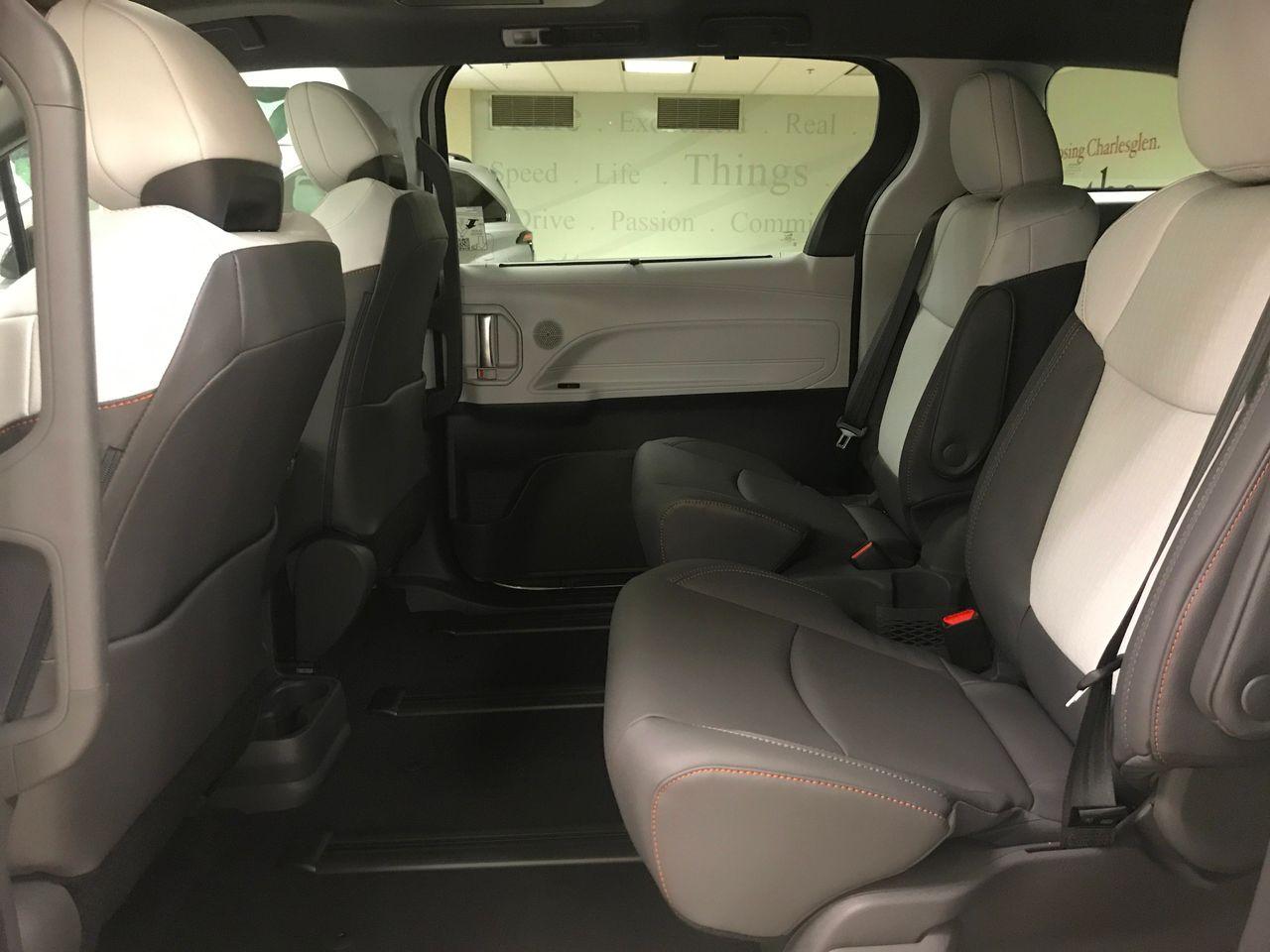 2021 Toyota Sienna XSE-4