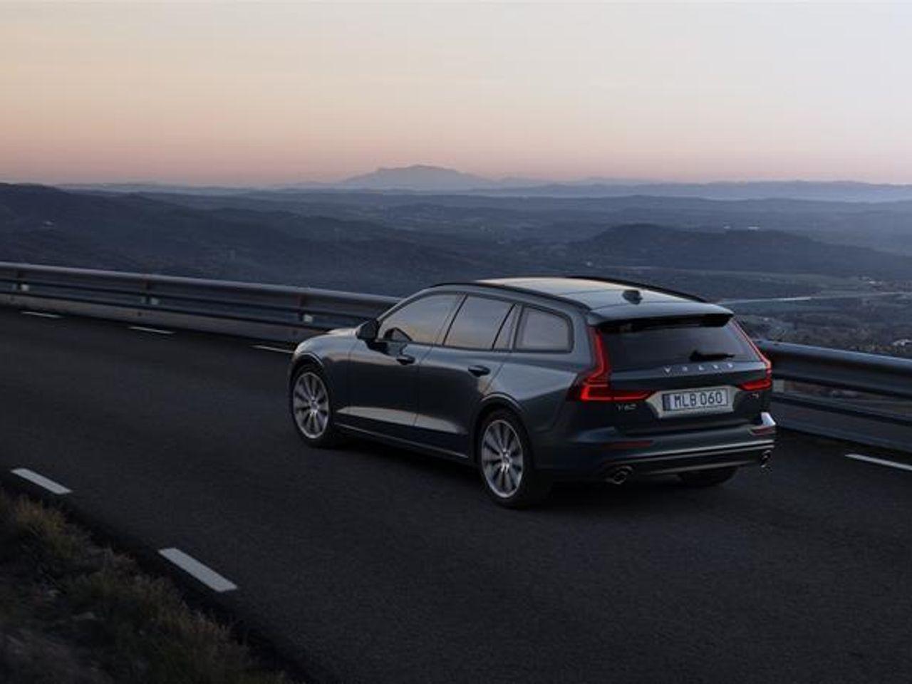 2021 Volvo V60 Momentum-2