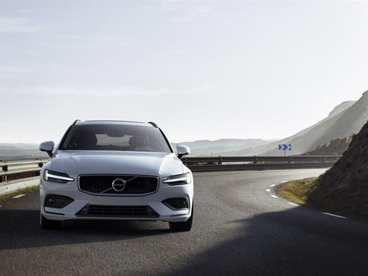 2021 Volvo V60 Momentum-3