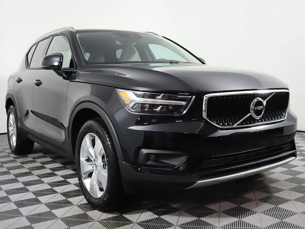 2021 Volvo XC40 Momentum-0