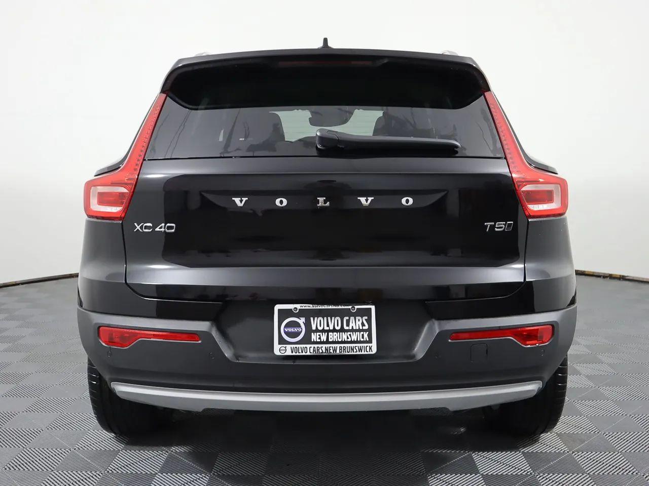 2021 Volvo XC40 Momentum-3