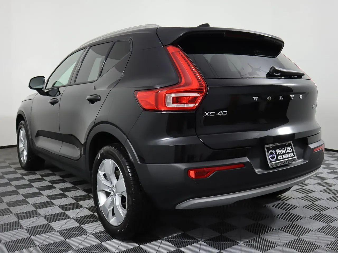 2021 Volvo XC40 Momentum-4