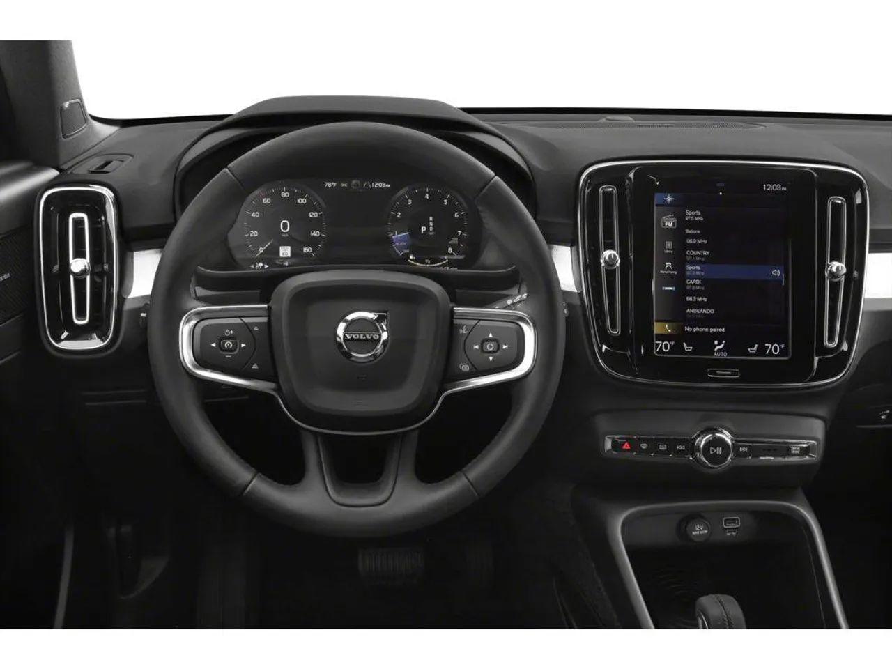 2021 Volvo XC40 Momentum-3