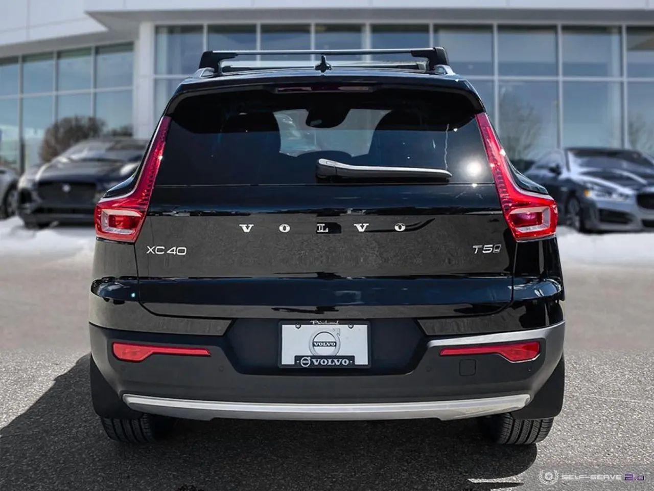 2021 Volvo XC40 Momentum-3