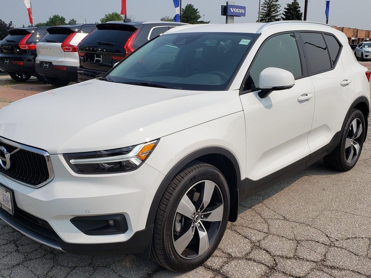 2021 Volvo XC40 Momentum-1