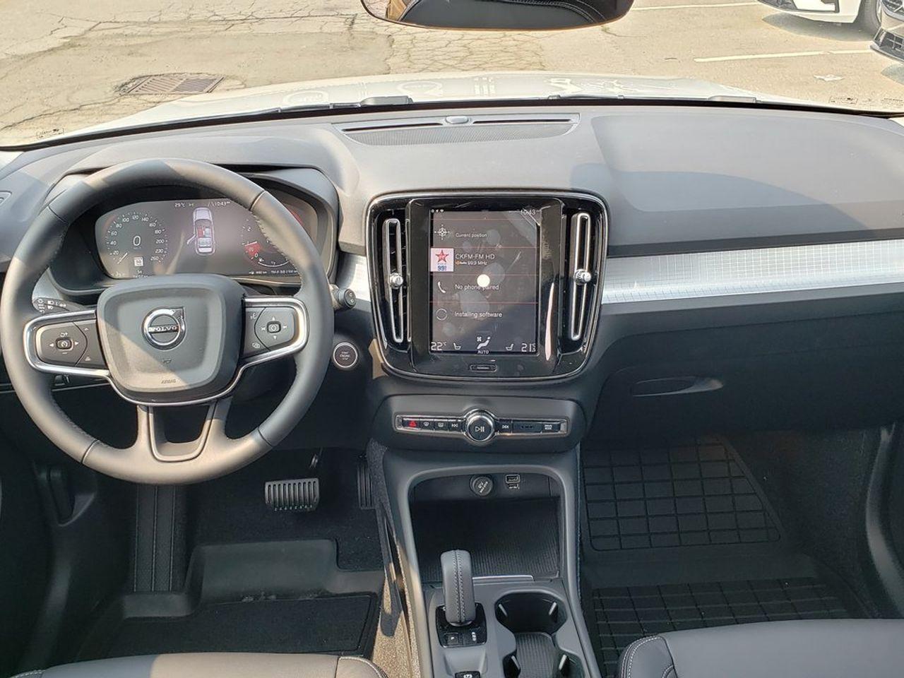 2021 Volvo XC40 Momentum-2