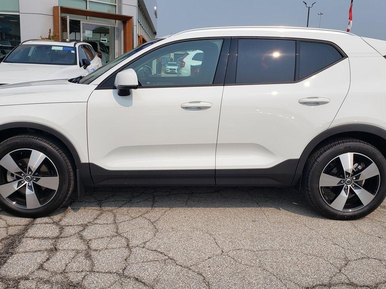 2021 Volvo XC40 Momentum-3