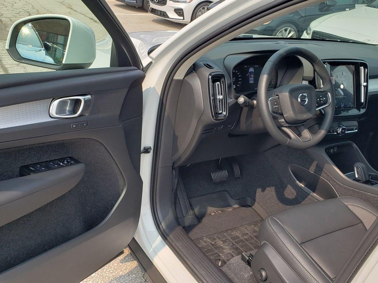 2021 Volvo XC40 Momentum-4