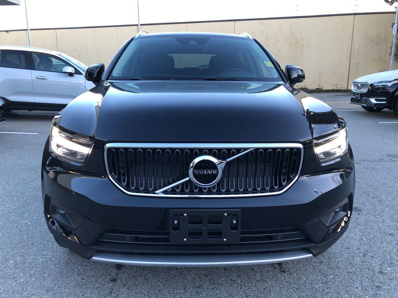 2021 Volvo XC40 Momentum-2