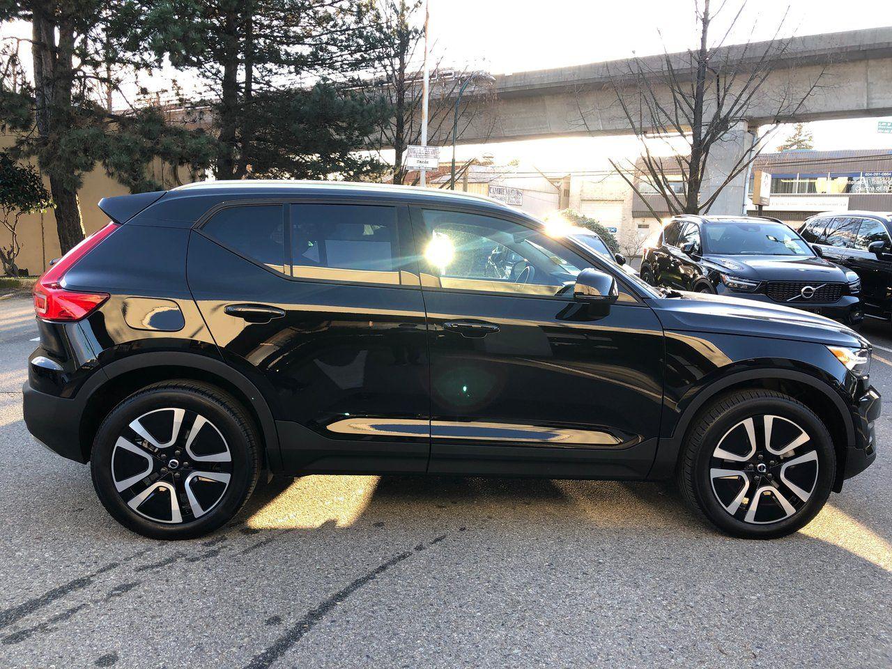 2021 Volvo XC40 Momentum-3