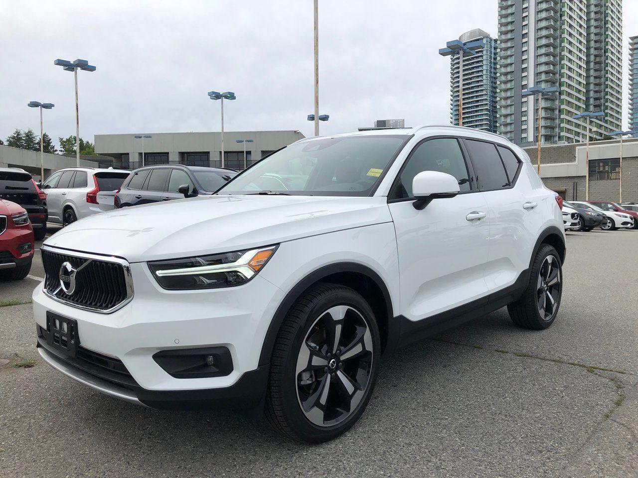 2021 Volvo XC40 Momentum-1