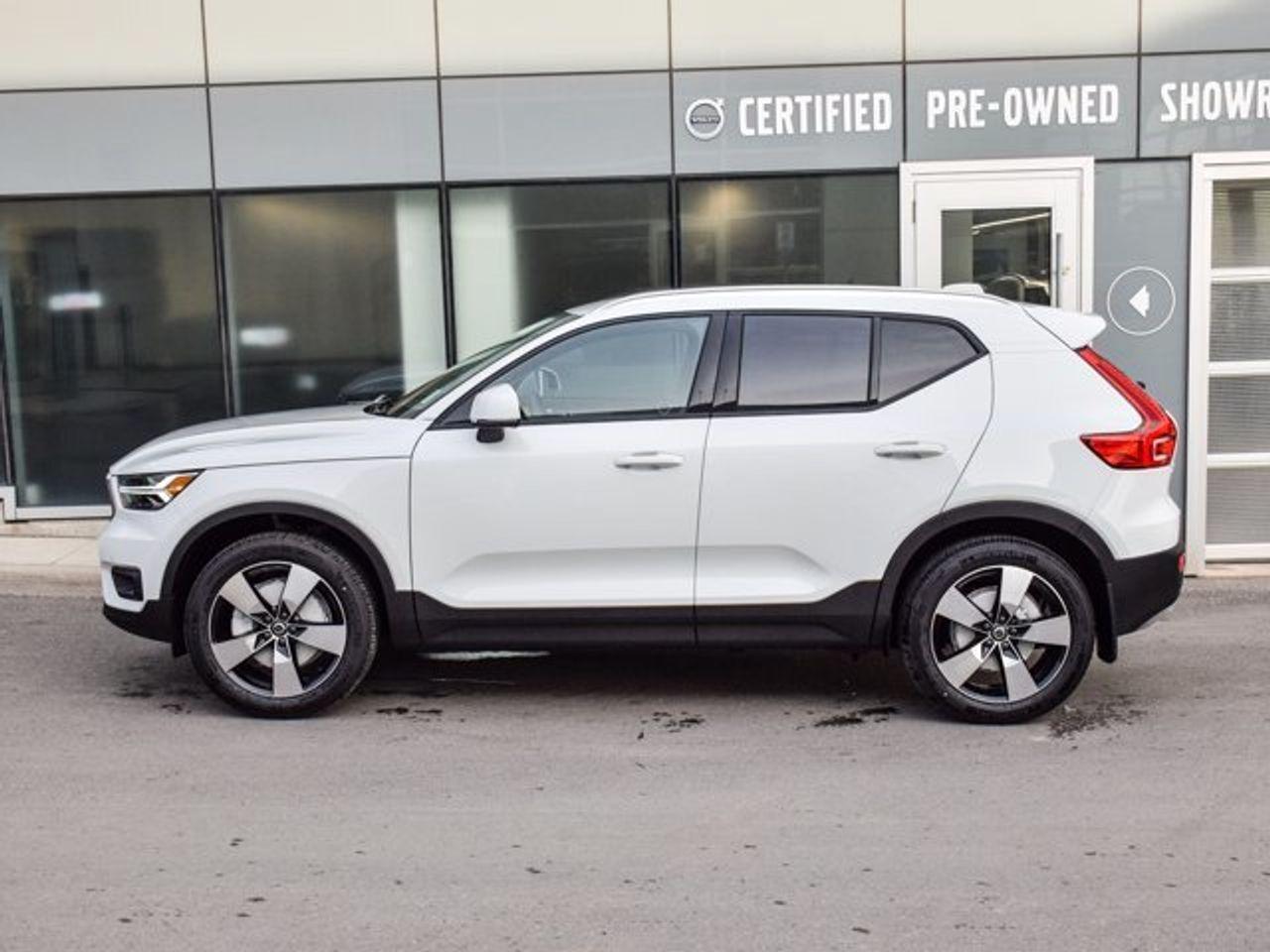 2021 Volvo XC40 Momentum-3