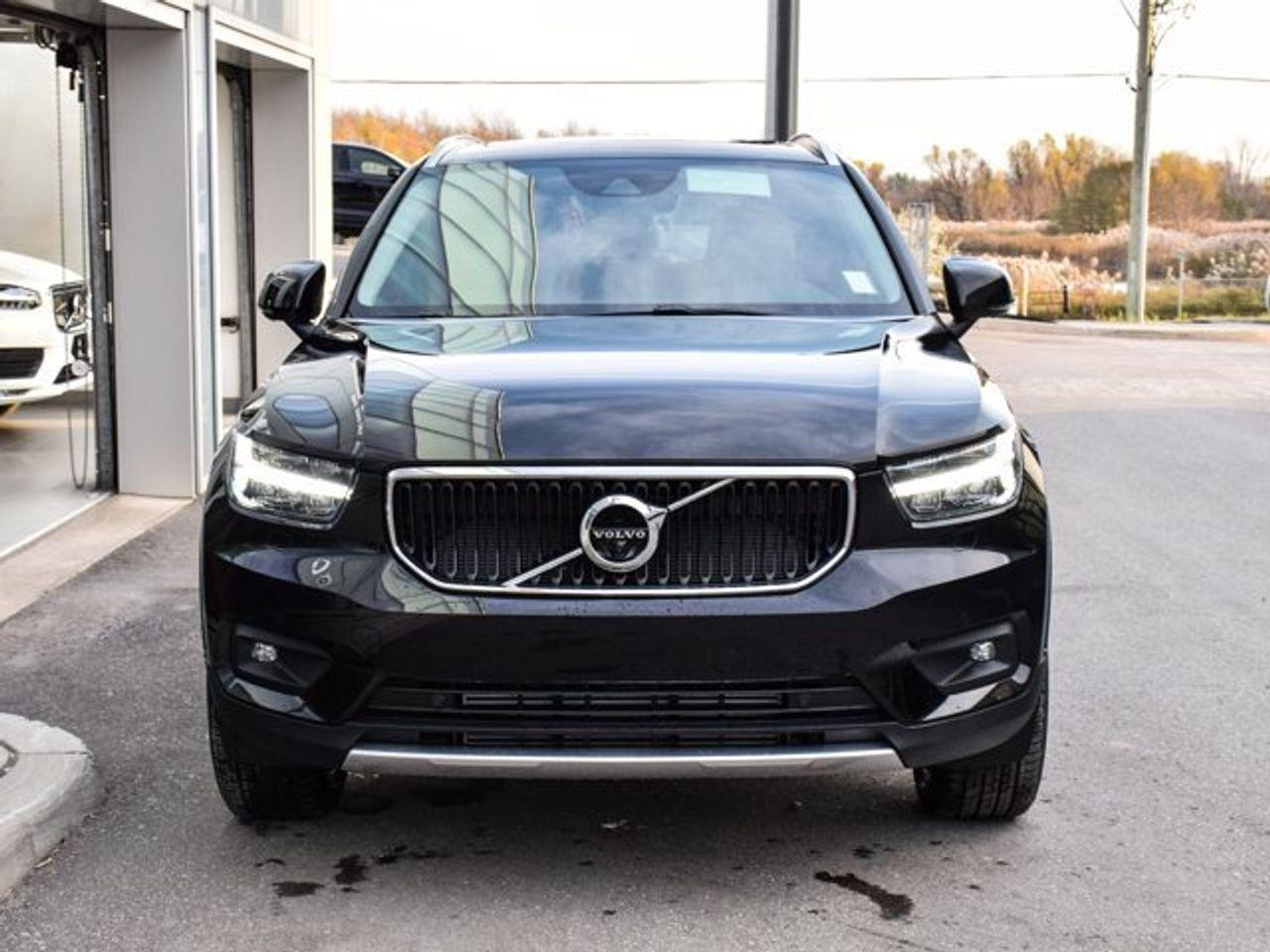 2021 Volvo XC40 Momentum-2