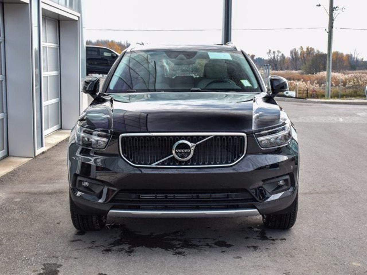 2021 Volvo XC40 Momentum-2