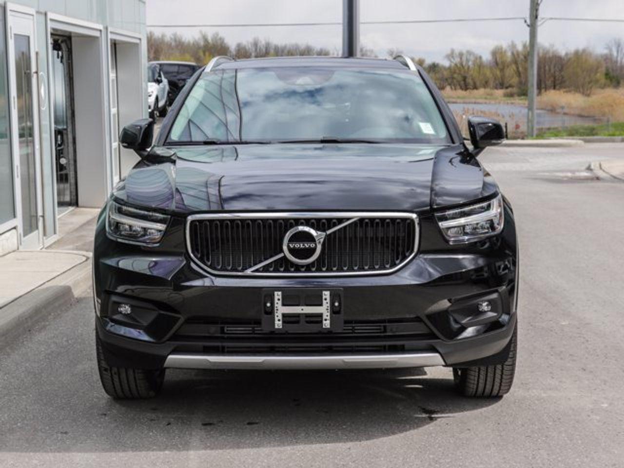 2021 Volvo XC40 Momentum-2