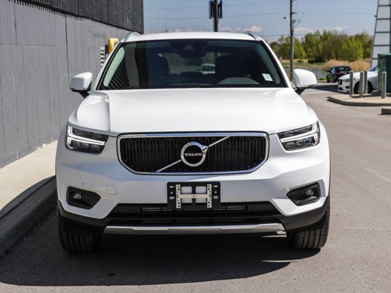 2021 Volvo XC40 Momentum-2