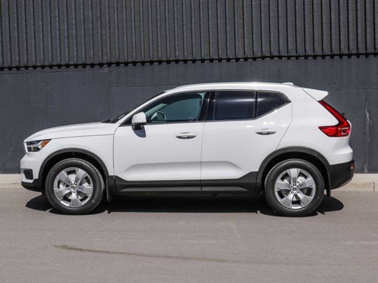 2021 Volvo XC40 Momentum-3