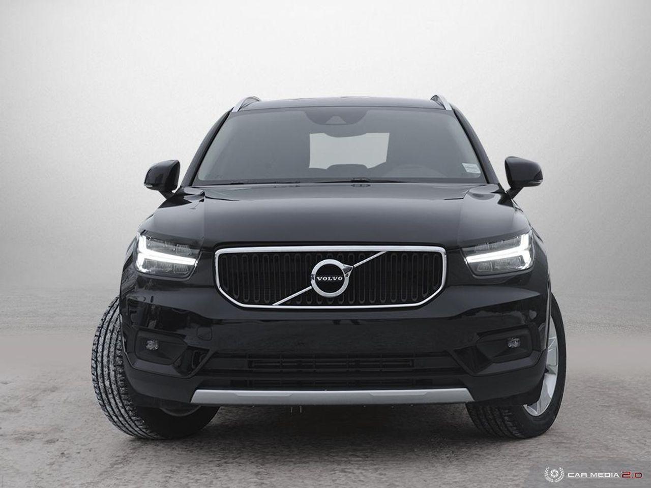 2021 Volvo XC40 Momentum-1