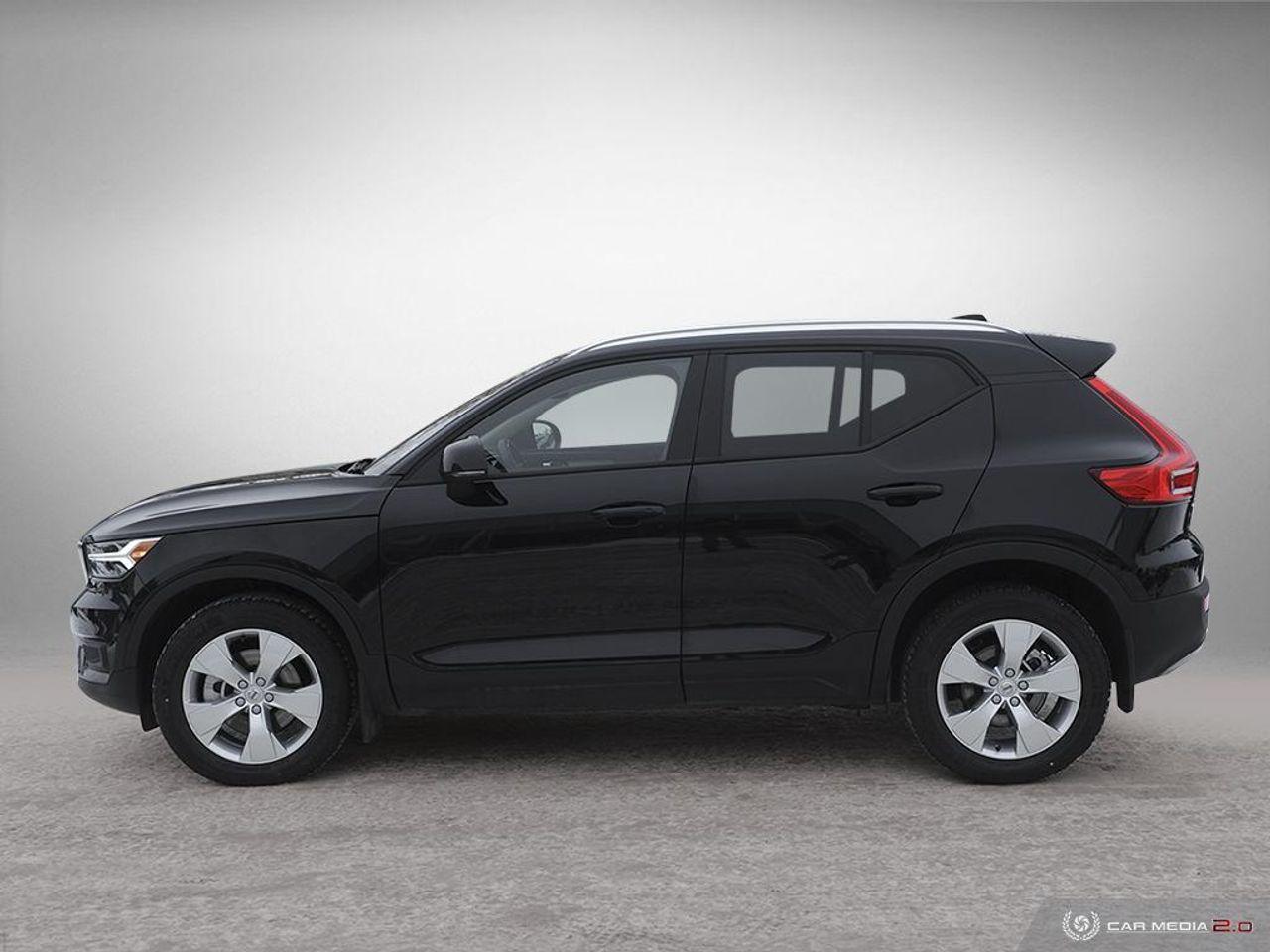 2021 Volvo XC40 Momentum-2