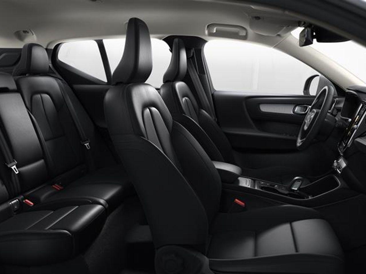 2021 Volvo XC40 Momentum-2
