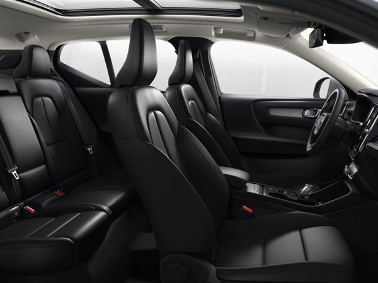 2021 Volvo XC40 Momentum-2