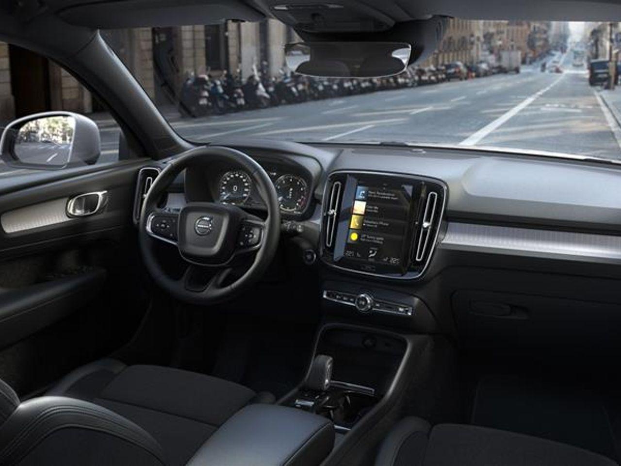2021 Volvo XC40 Momentum-1