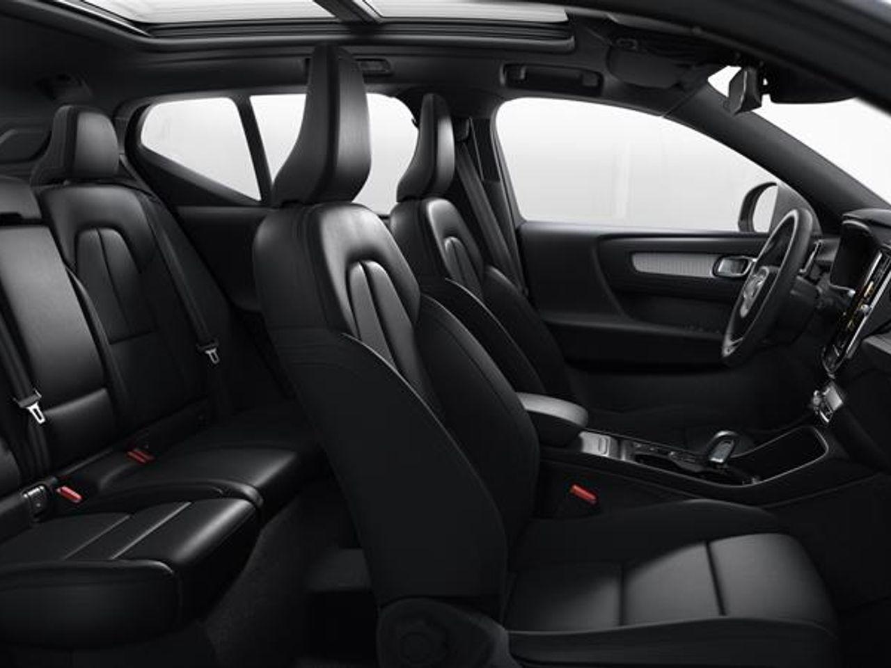 2021 Volvo XC40 Momentum-2