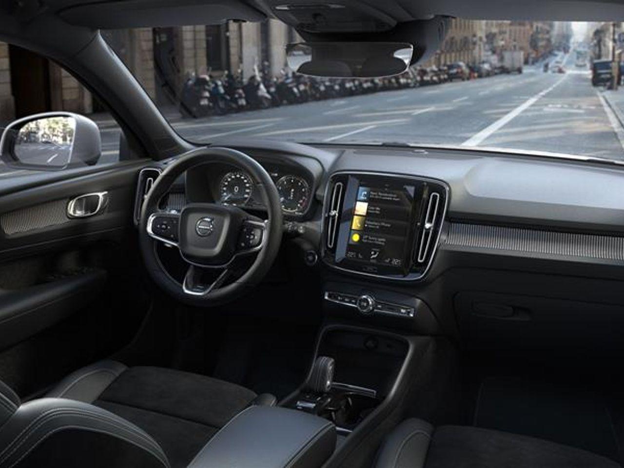 2021 Volvo XC40 R-Design-1